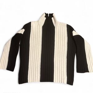 H&M Black and Cream Turtleneck striped knit Sweater
100% wool small oversized